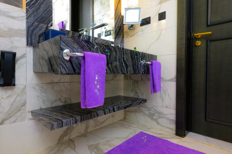 "Elysium Embroidered Bathroom Towels and Rugs Set" - Lavandeo - Image 3
