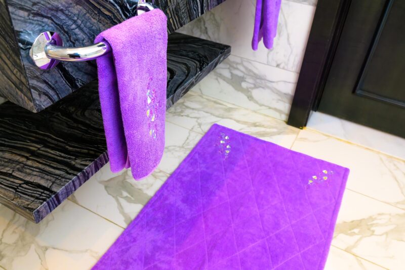"Elysium Embroidered Bathroom Towels and Rugs Set" - Lavandeo - Image 4