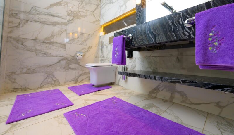 "Elysium Embroidered Bathroom Towels and Rugs Set" - Lavandeo
