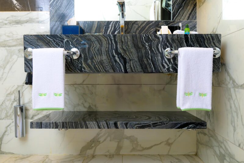 "Elysium Embroidered Bathroom Towels and Rugs Set" - Verdeo - Image 4